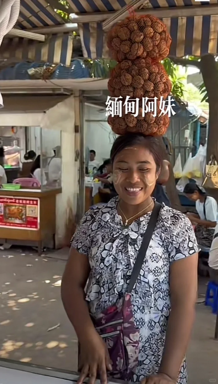 中缅源头翡翠批发市场现场代购