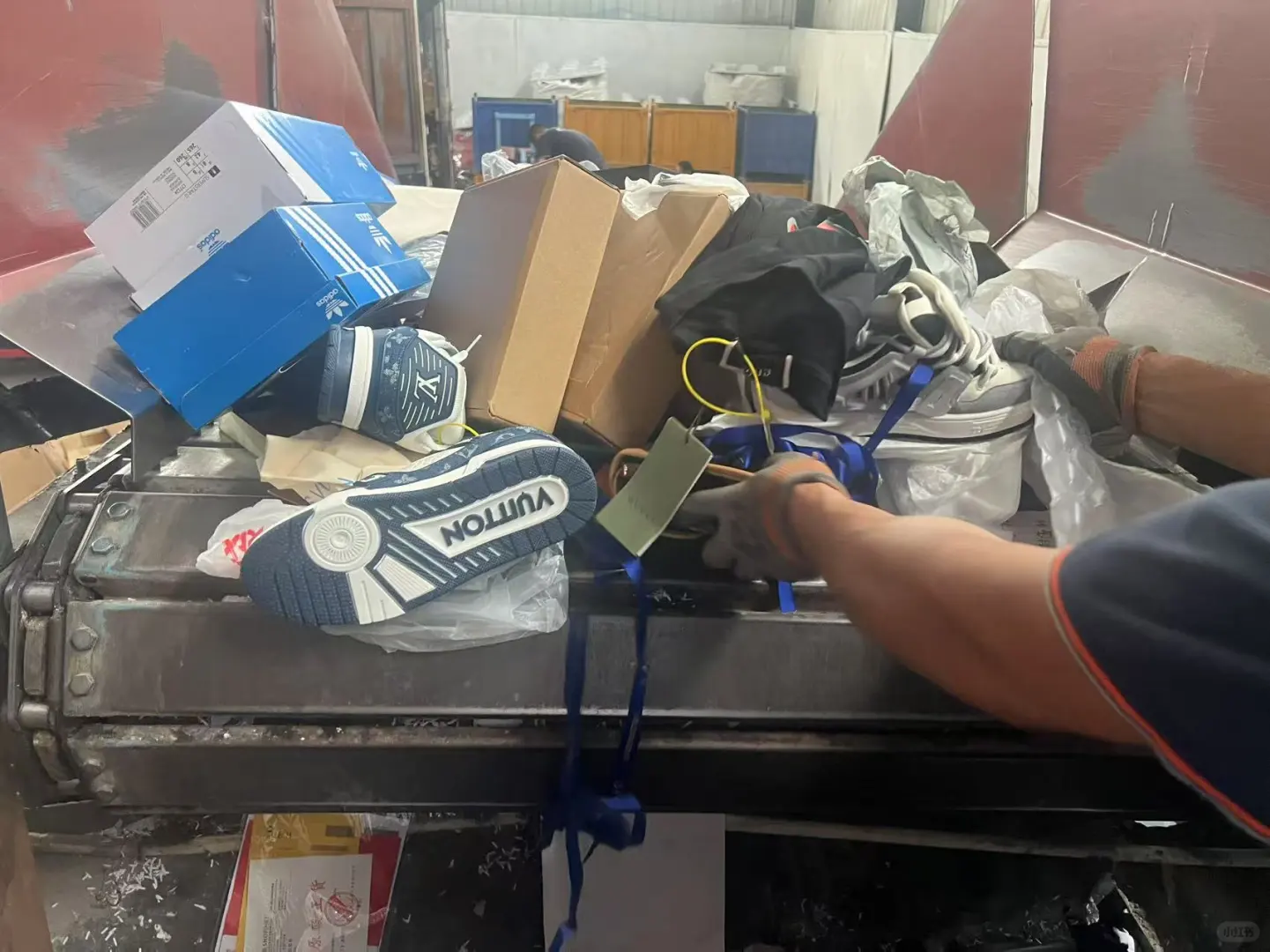 服装鞋帽A货销毁