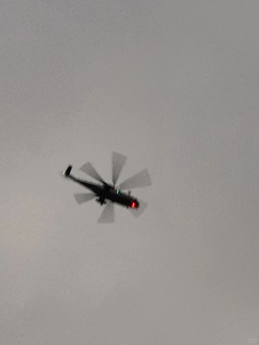 直升飞机，来来往往