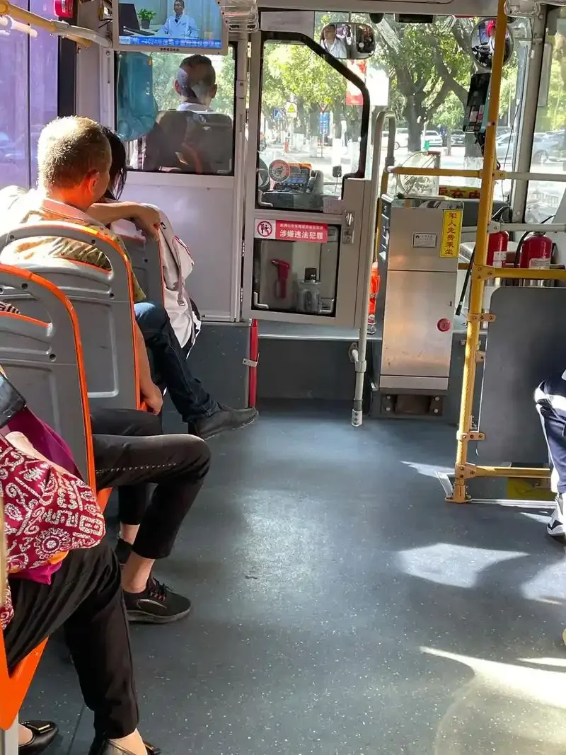 公交车低碳生活