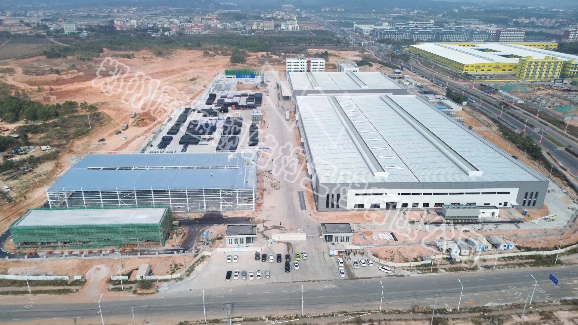 民营企业搭建钢结构工业厂房多少钱一平方？