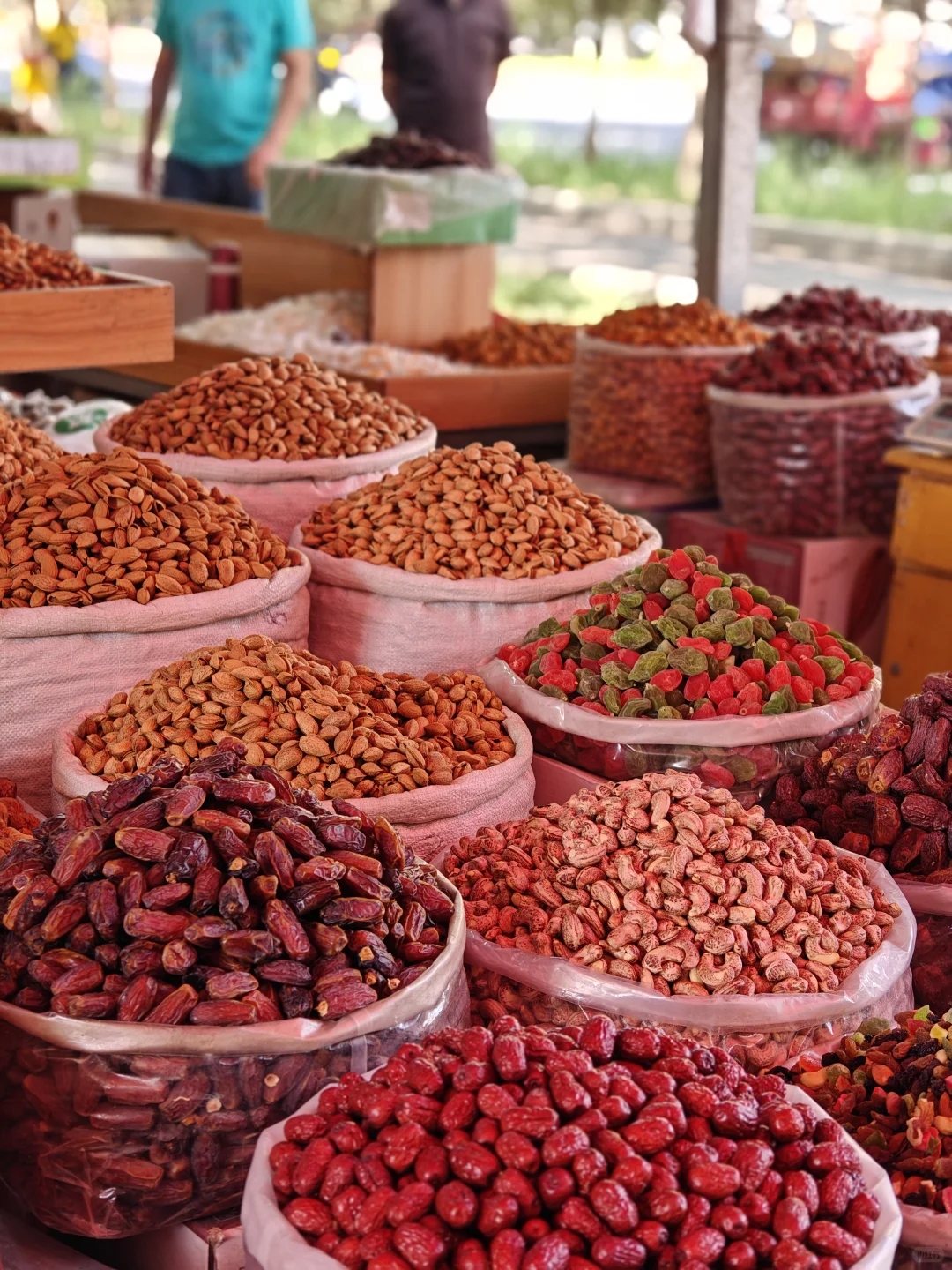 库尔勒当地人买东西的市场