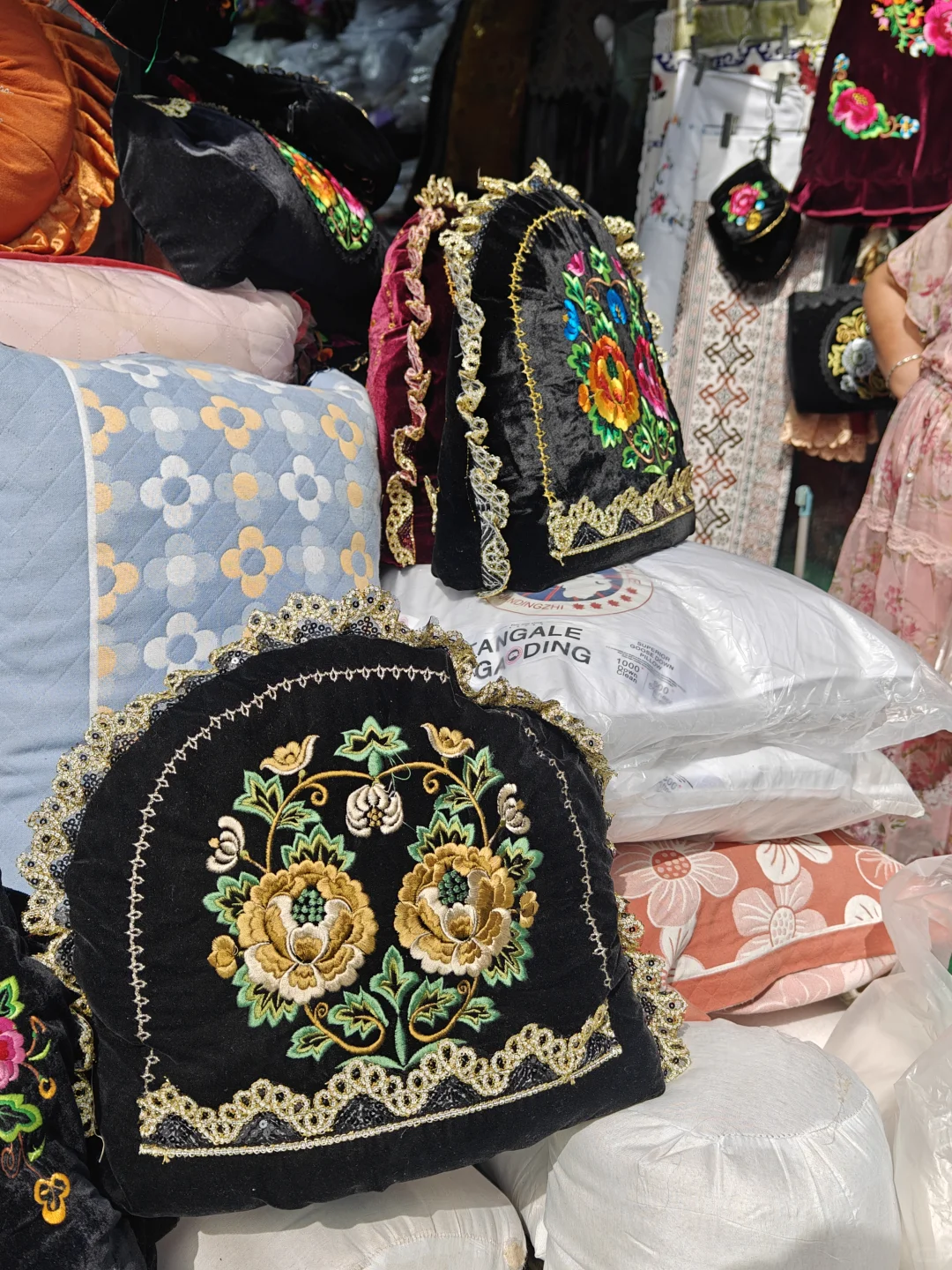 库尔勒当地人买东西的市场