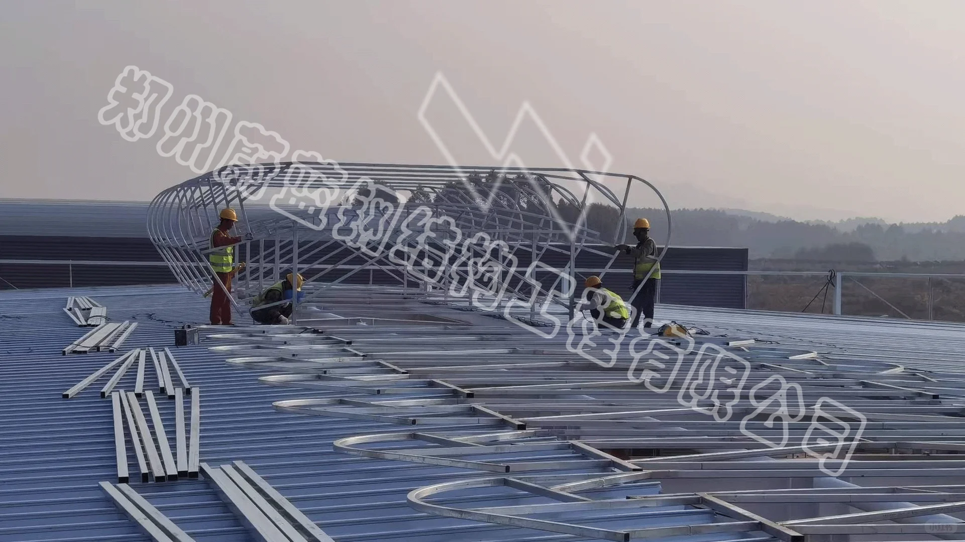 民营企业搭建钢结构工业厂房多少钱一平方？