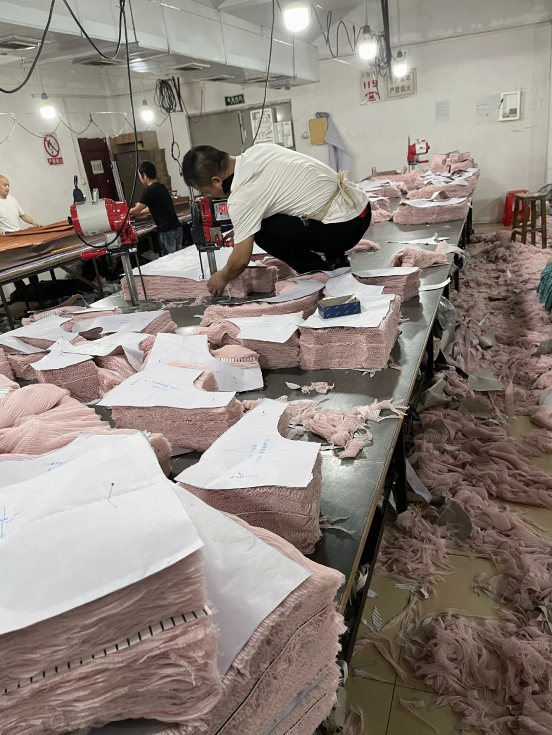 ??开发自己的服装品牌怎么跟工厂合作