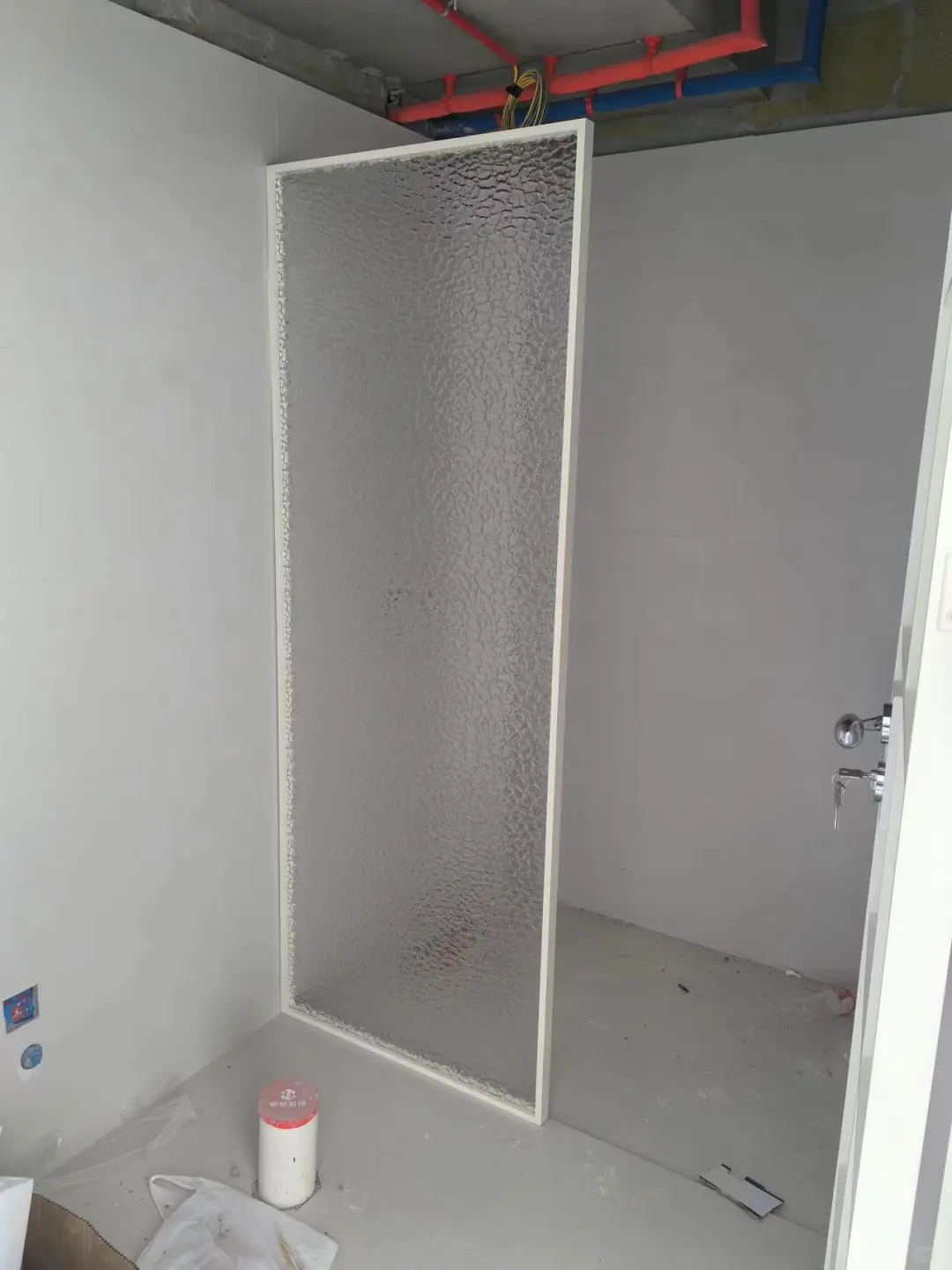 想知道大家这玻璃门花了多少?