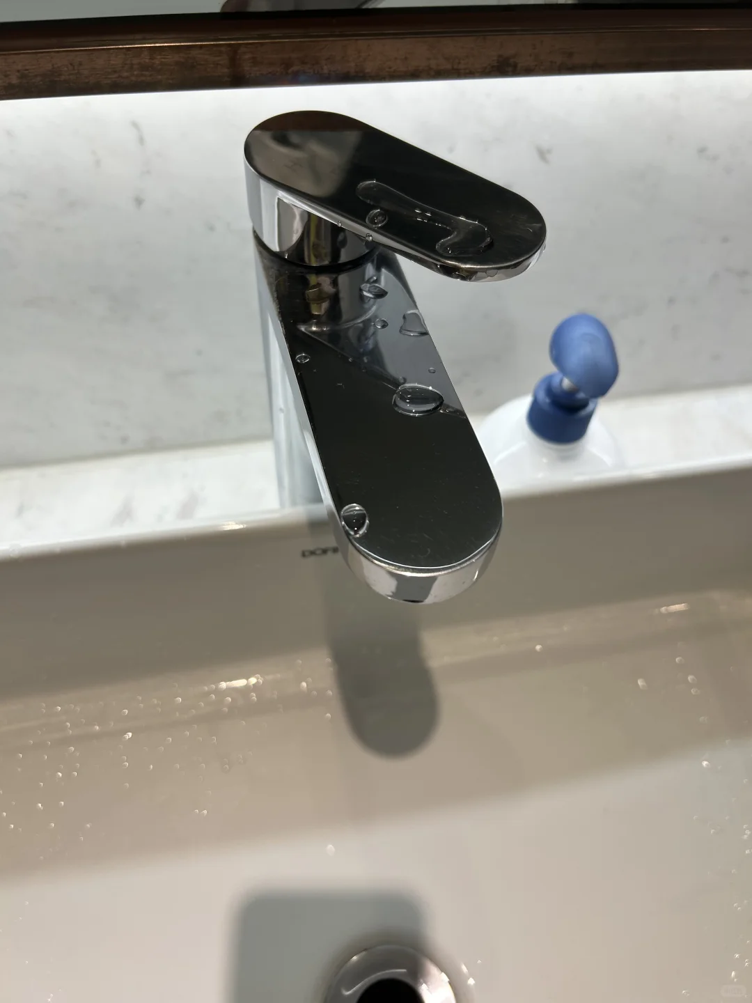 人们怎么在洗完手后关掉水龙头?❓