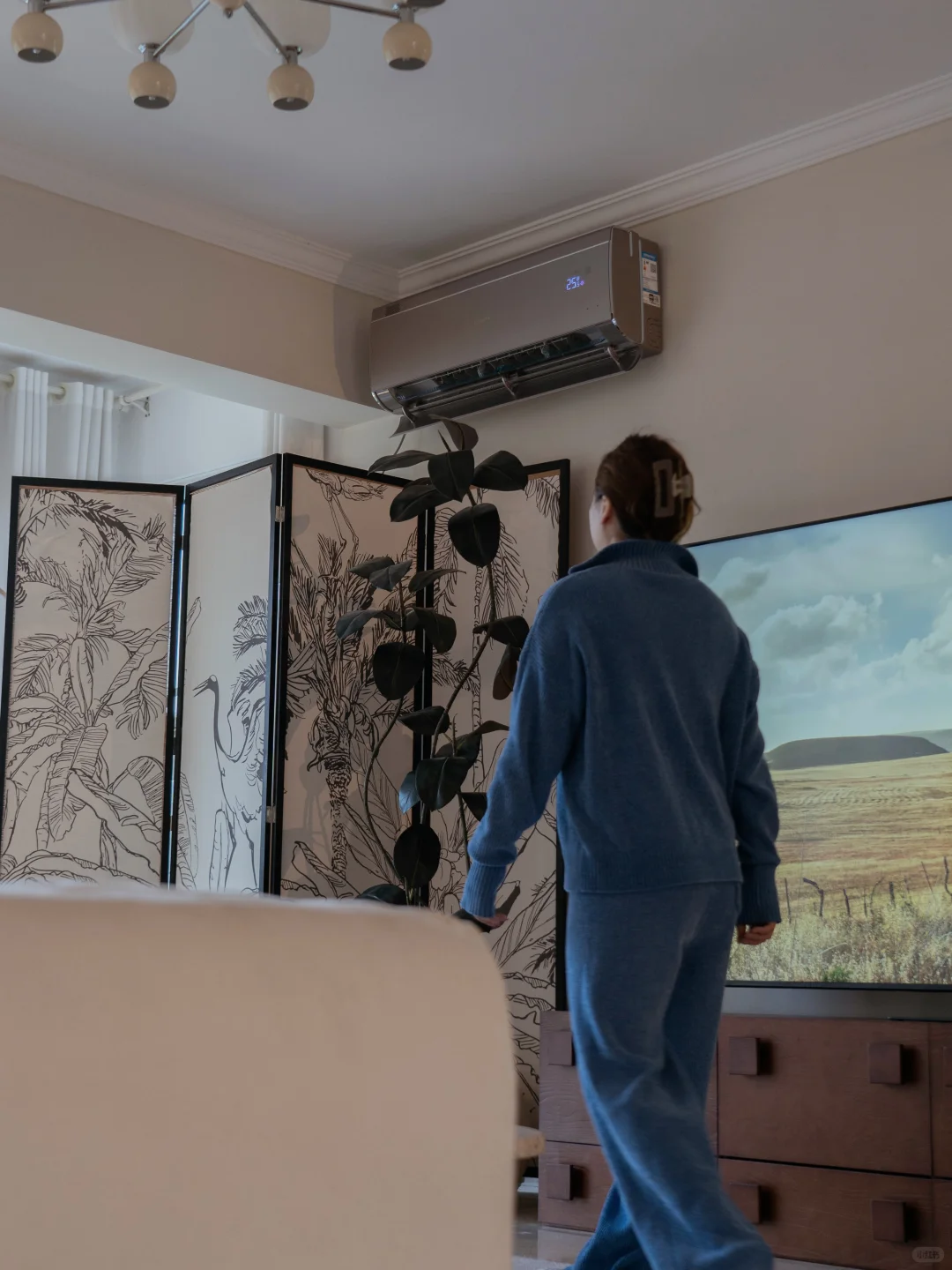 帮房东装完落地窗后，出租屋让我住成了家