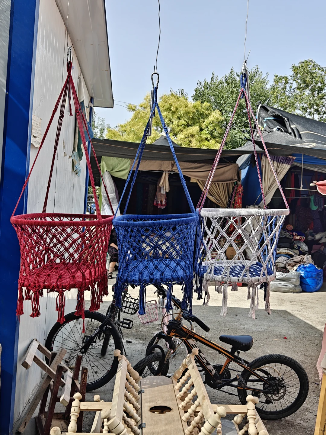 库尔勒当地人买东西的市场