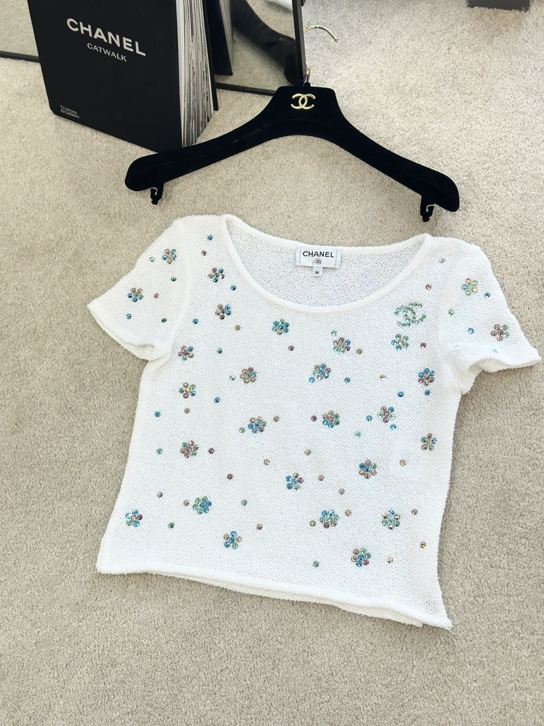 Chanel行情大跳水？巨漏的爆闪水钻上衣