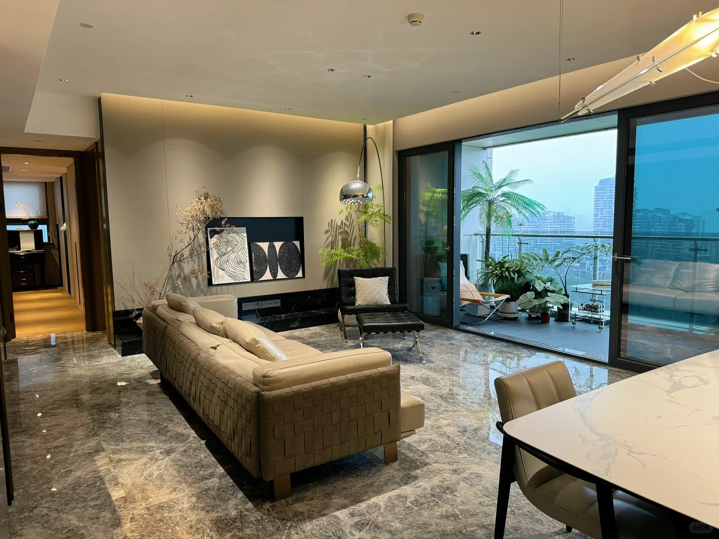 谁懂！在这个阳台我真的坐了一下午了?