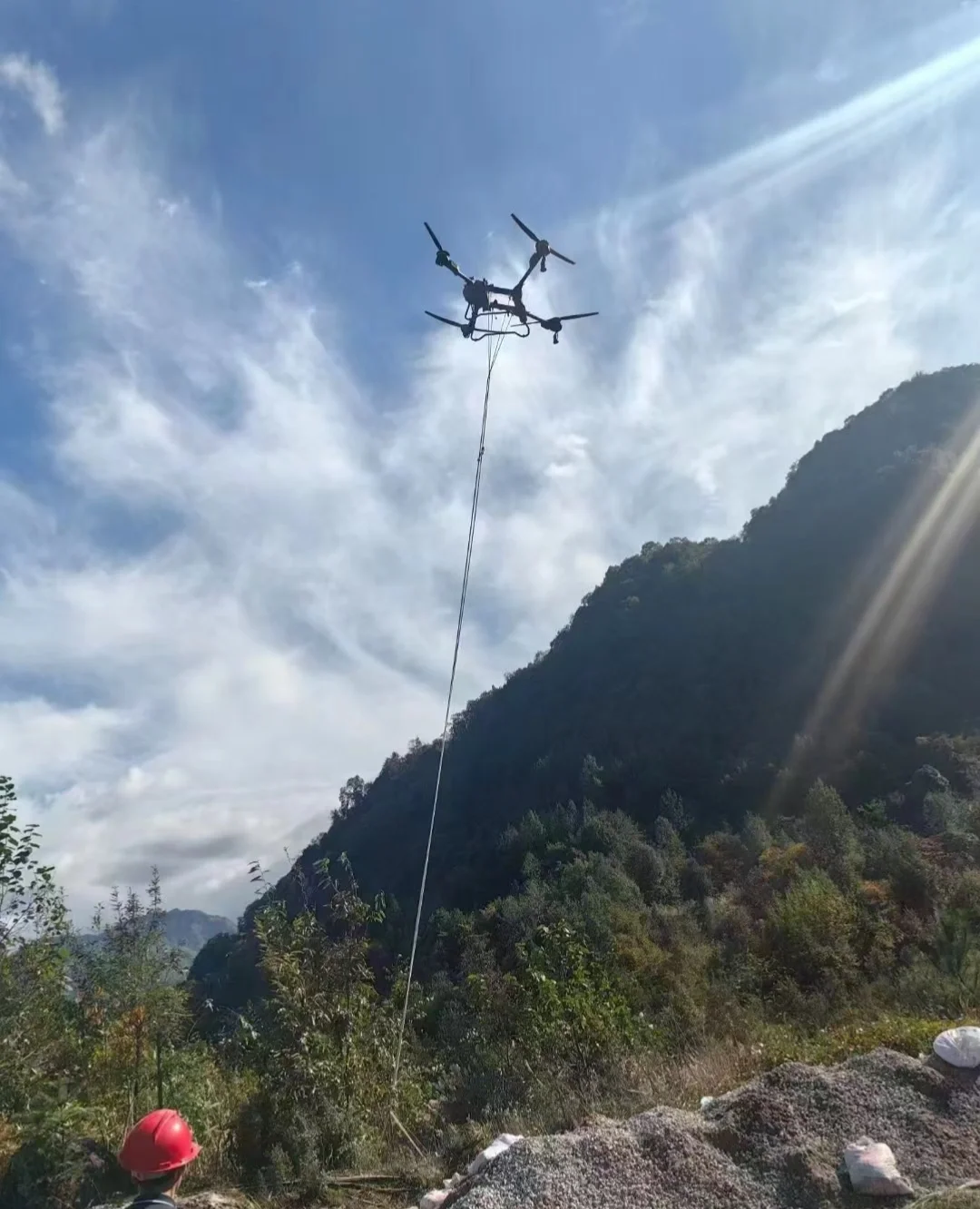 无人机吊运赚3000一天？