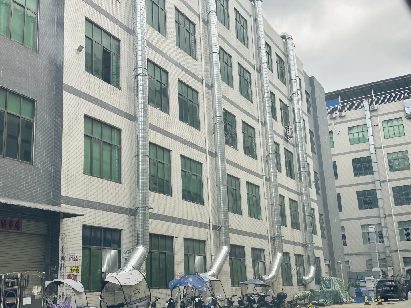 环保工地女 & 雨天跑业务