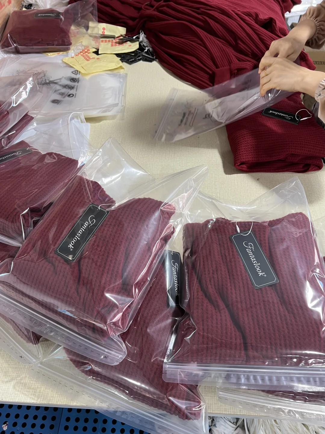 这是一家可1件打样,小批量定制的服装工厂