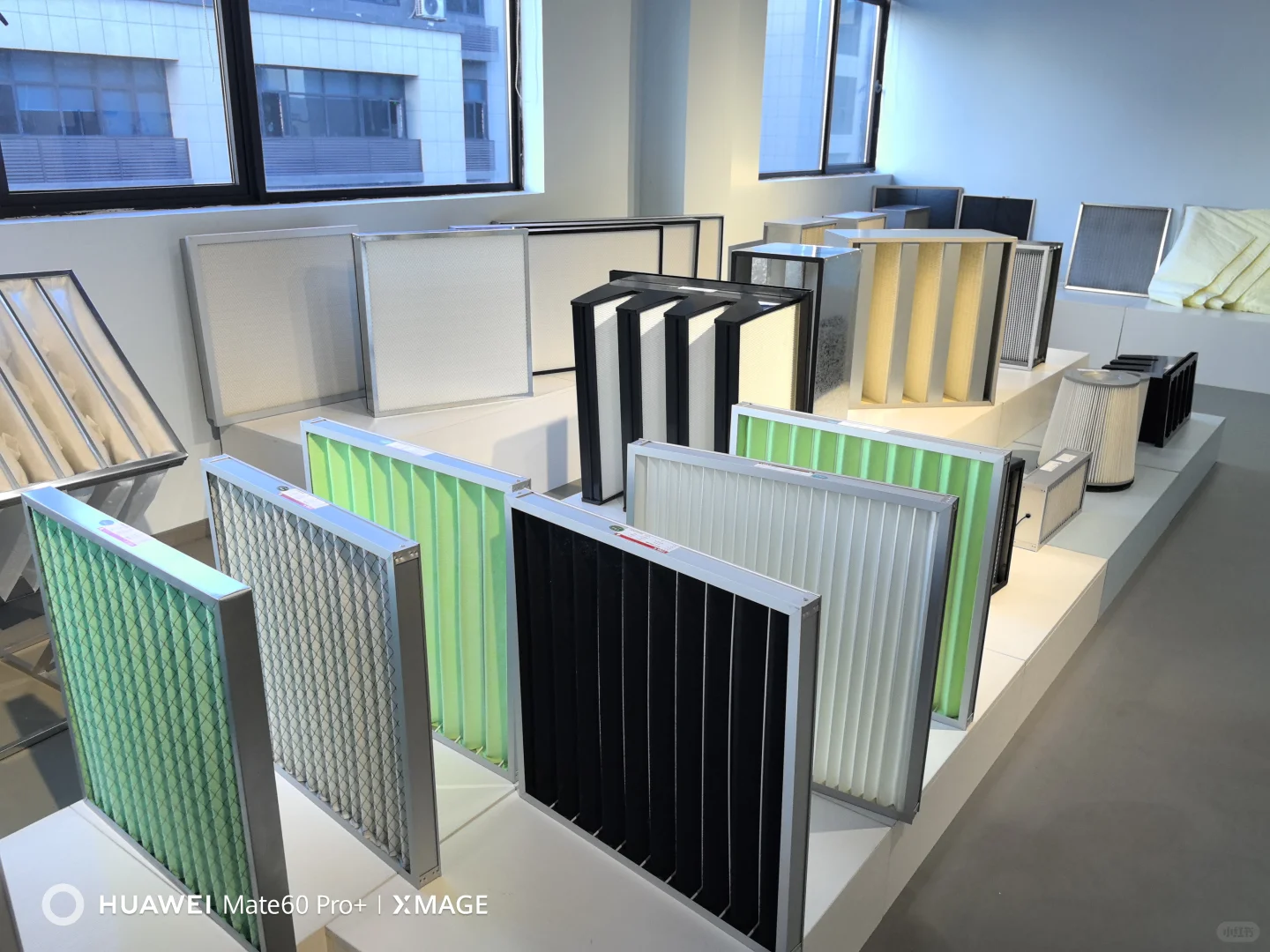 工厂空气过滤器与净化设备实拍