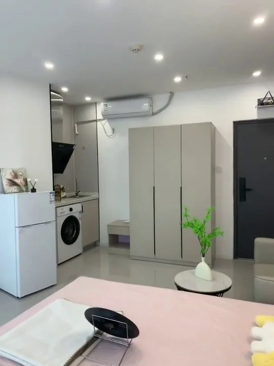 浦东2号线华夏东路地铁100米，一室户2000|