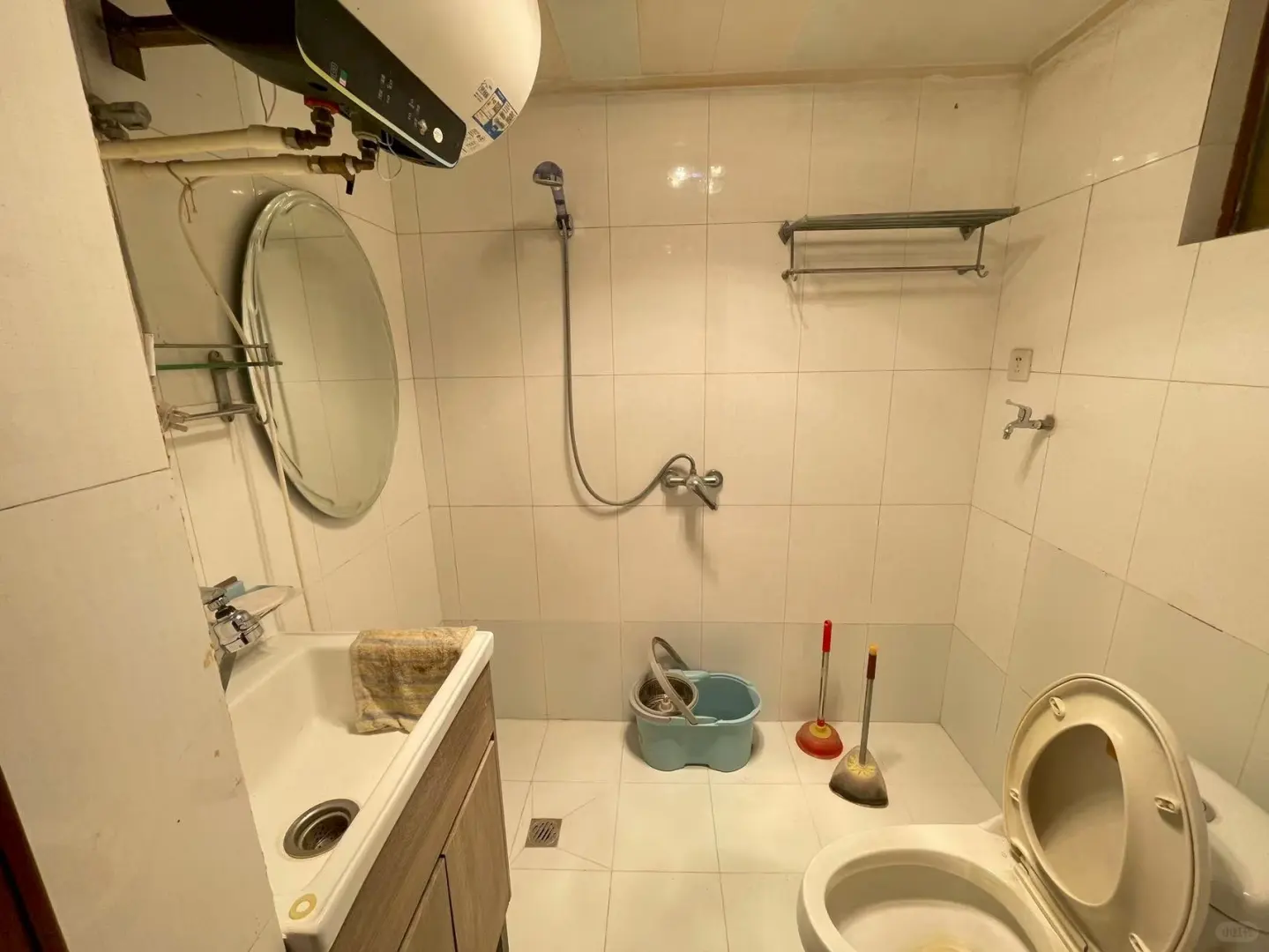 建材城西二里 南北通透三居室 价格超便宜