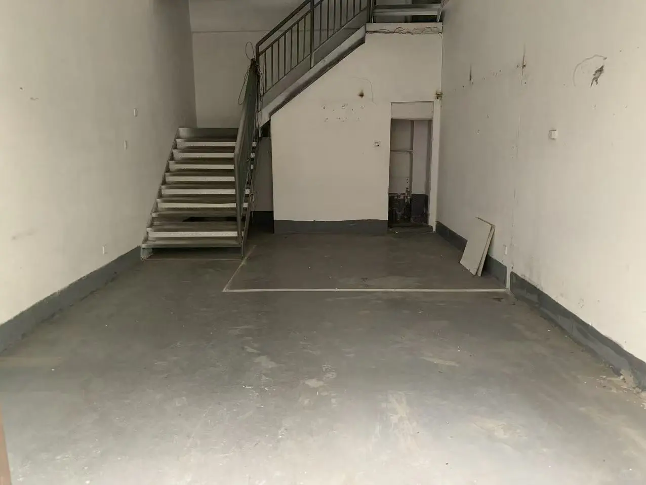 ?华南城超能打的建材旺铺招租！