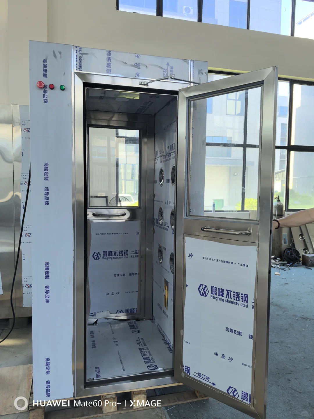 工厂空气过滤器与净化设备实拍