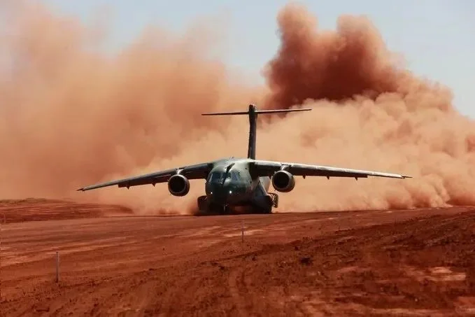 巴航工业公司的C-390千中型双发运输机