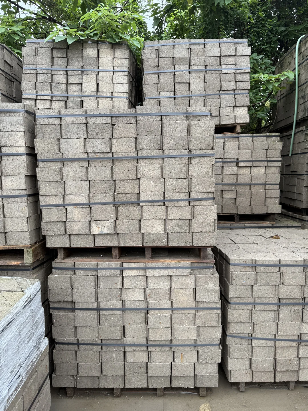水泥砖源头厂家，珠三角地区都可以送