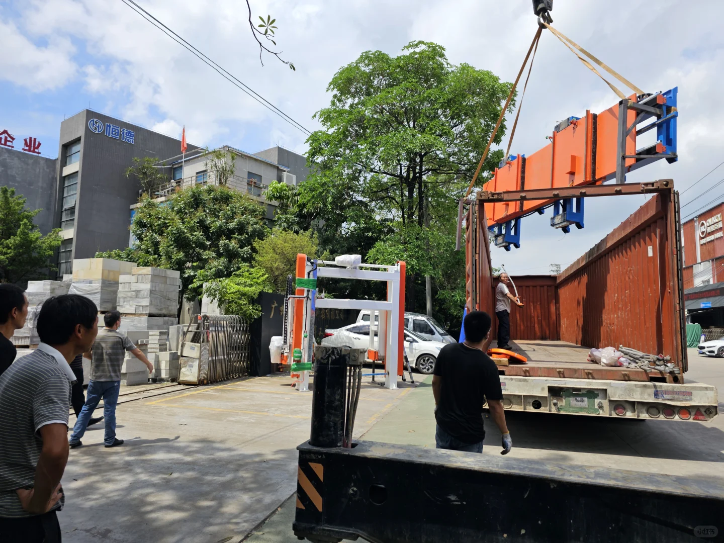 广州恒德轻质砌块生产线启程非洲加纳