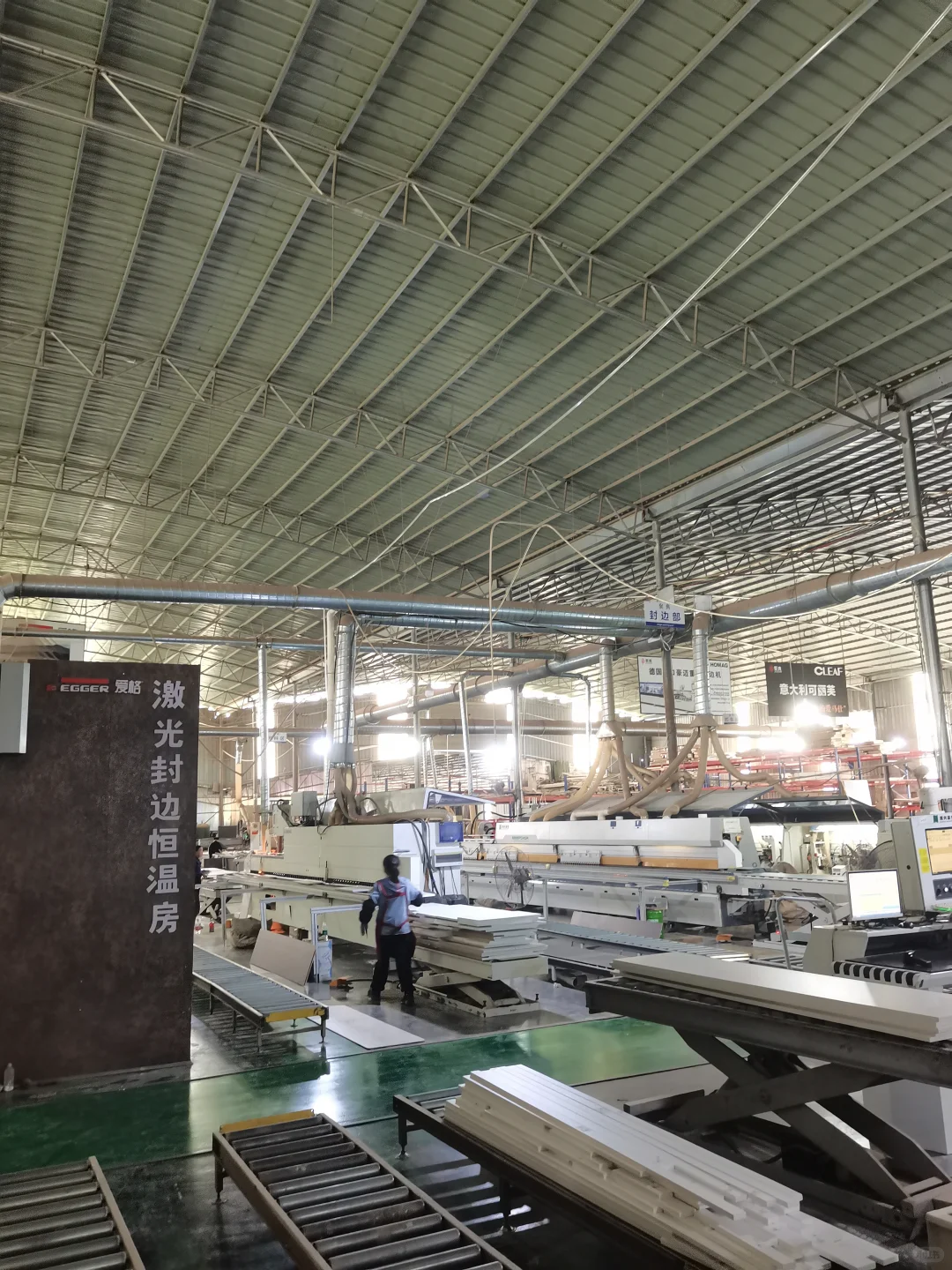 南宁全屋定制衣柜工厂！德国豪迈激光封边