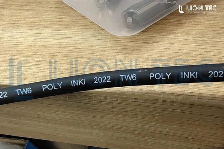 高附着力与可变数据并重:管材线缆UV喷码机