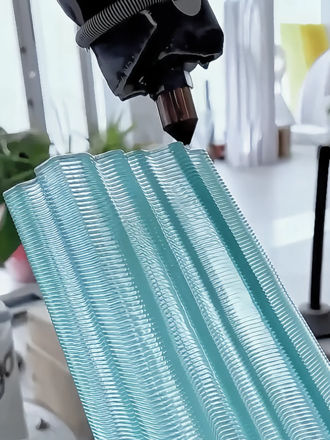 Born海浪装置：3D打印重塑橱窗美学