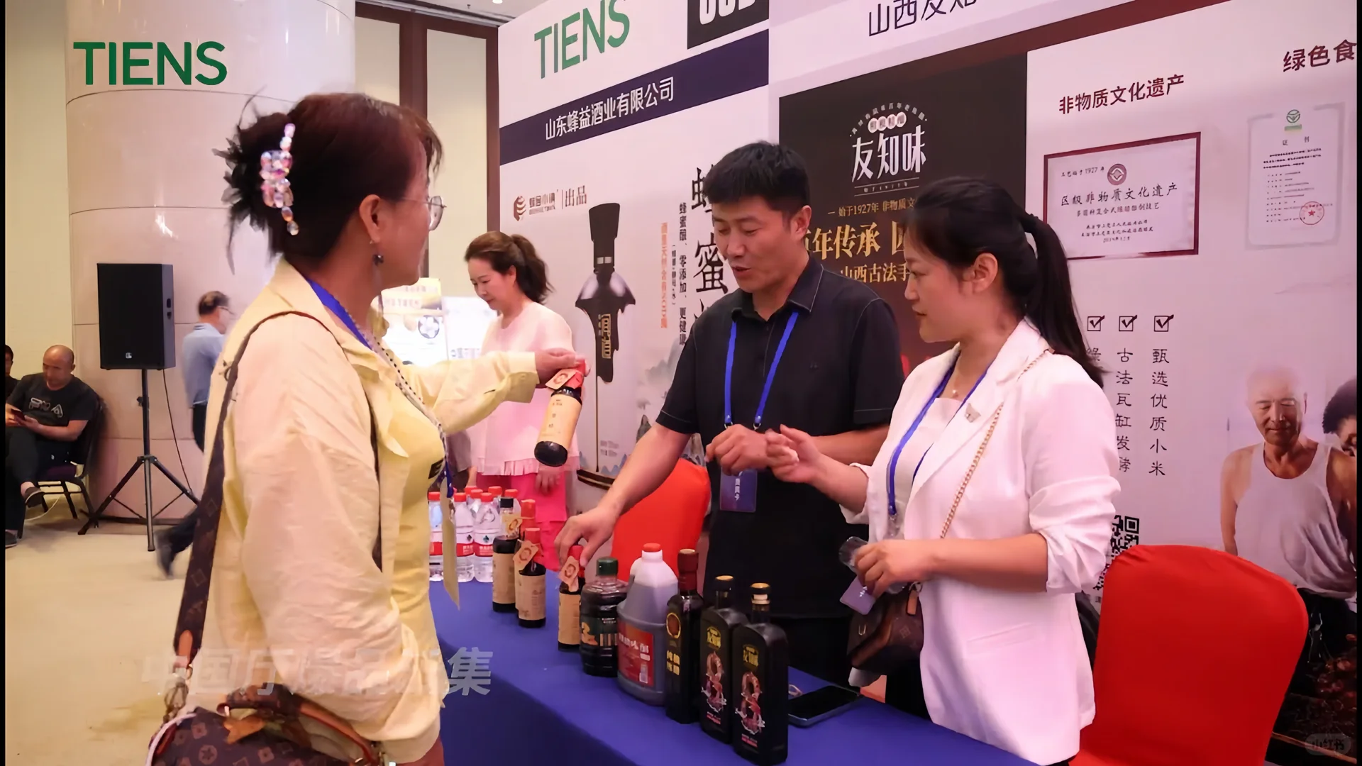 “众多品类厂商代表”签约现场！