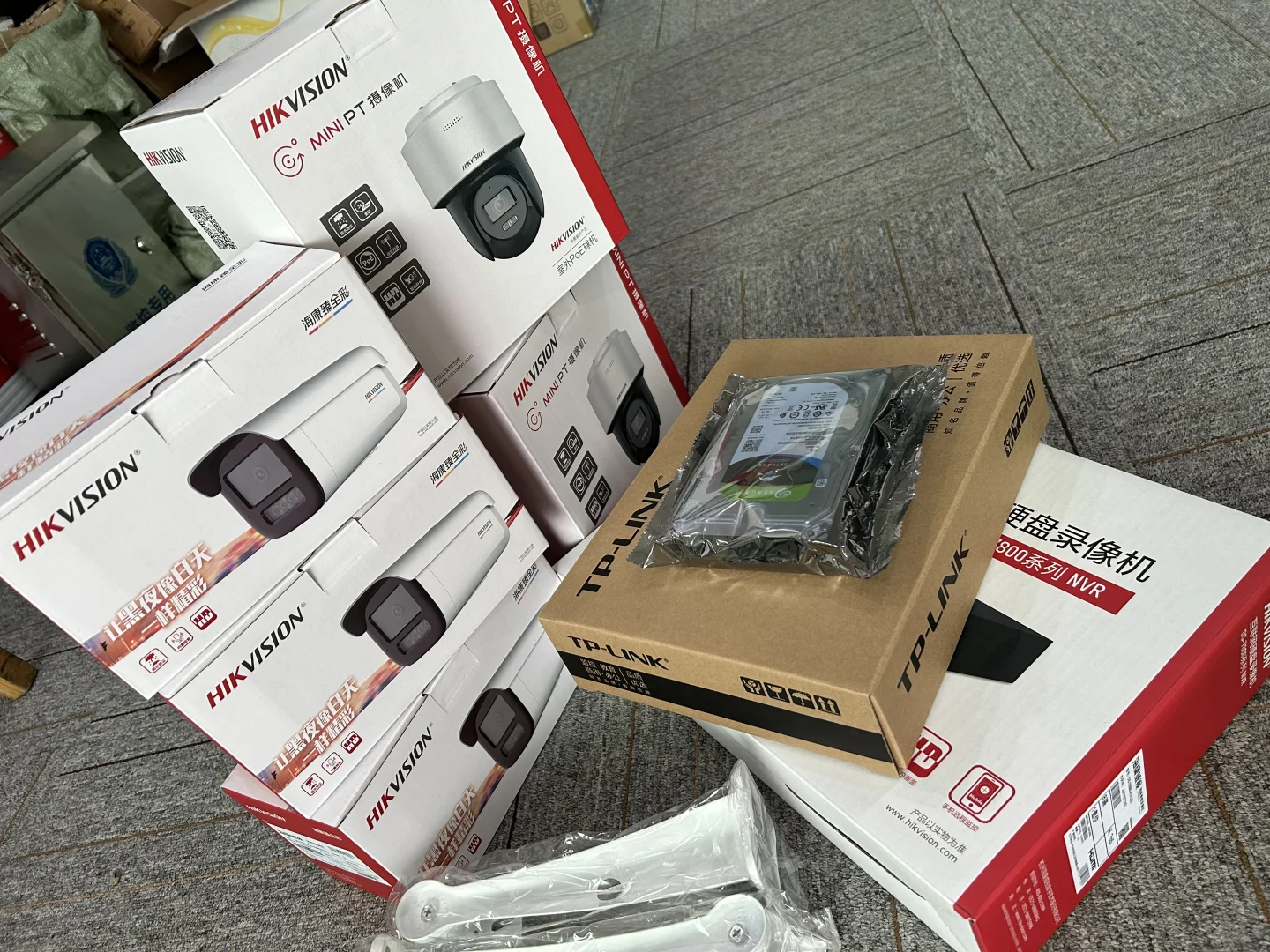 武汉15年安防专家，专注监控摄像头+弱电组网