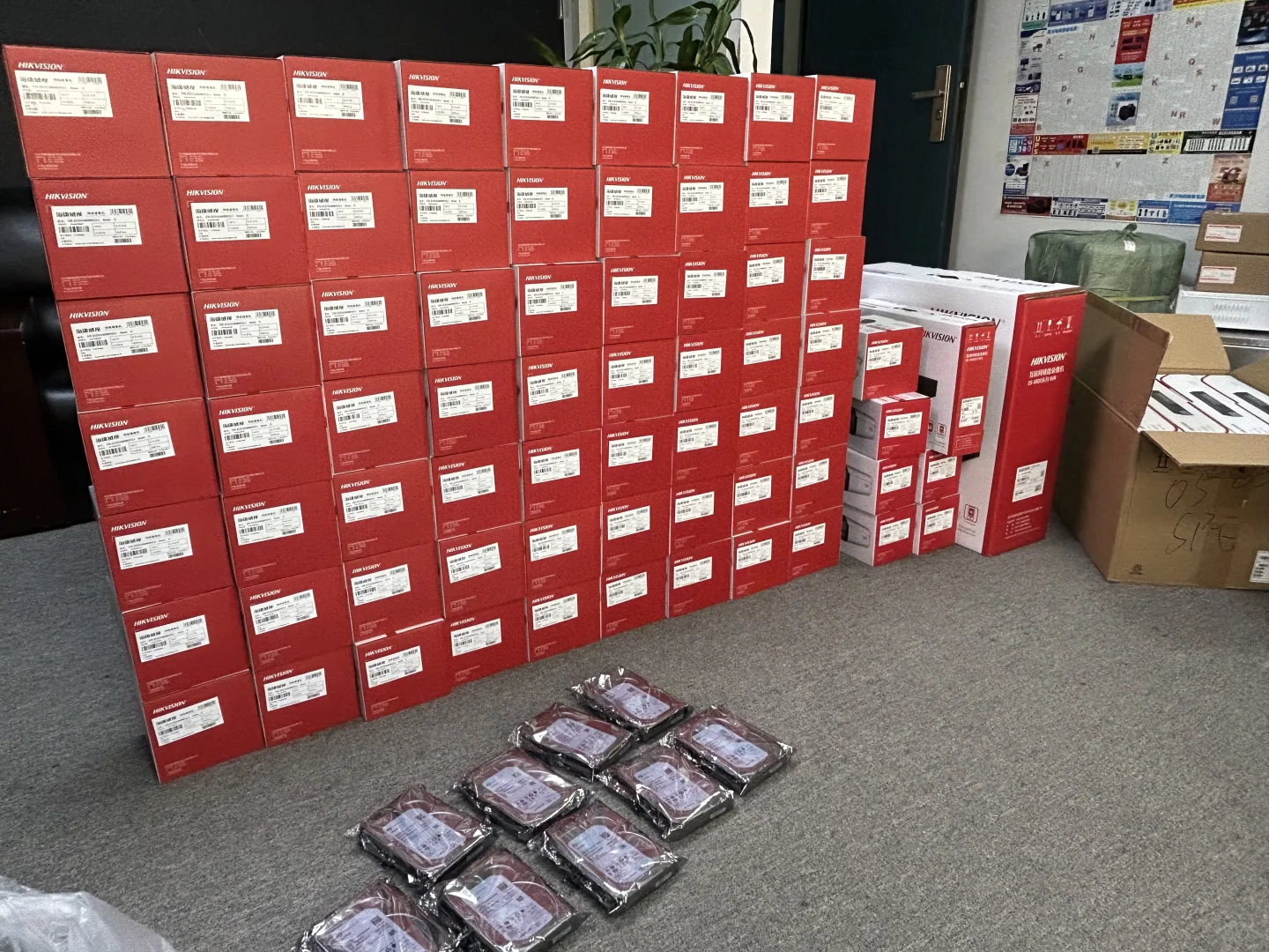 武汉15年安防专家，专注监控摄像头+弱电组网