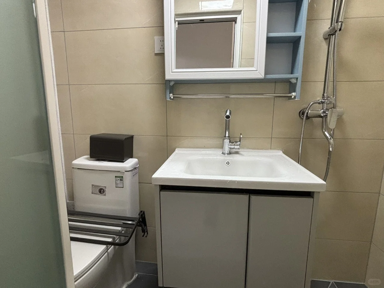 8月14号正规两居，育新地铁10分钟