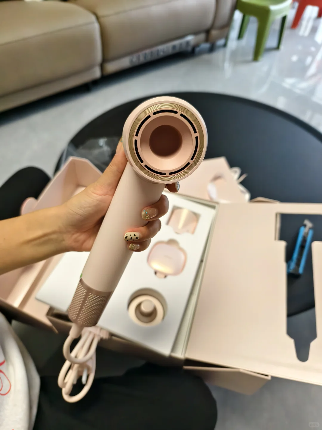 新家100个快递|必备的高颜值实用主义吹风机