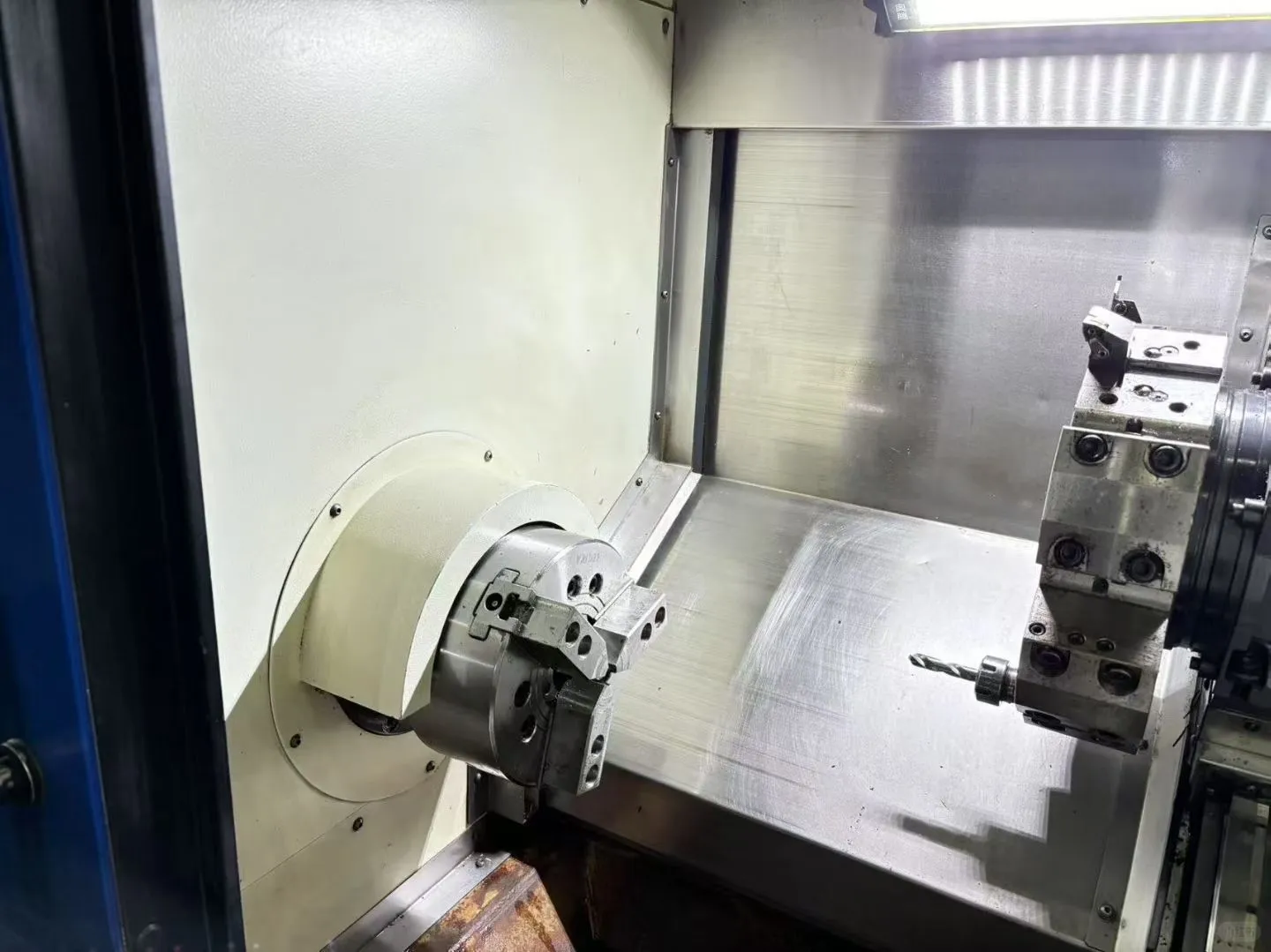 赣将GD-46DW斜轨刀塔机，8寸中空液压卡盘，