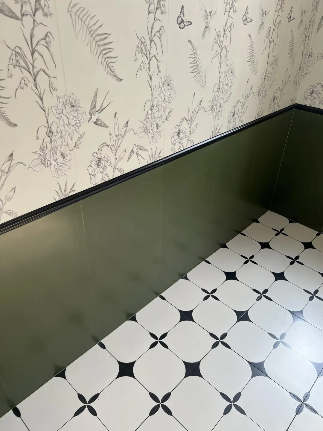 泰州大型瓷砖批发仓库、大角鹿瓷砖直卖仓