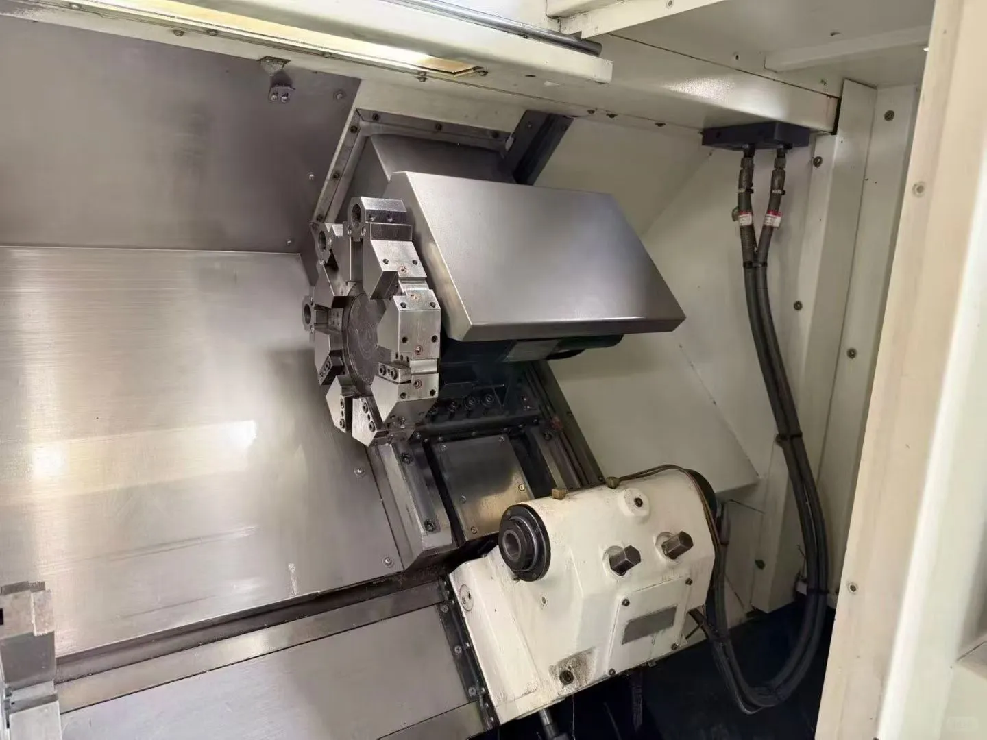 仓库刚到一台宝鸡CK40S斜轨数控车，8寸中空