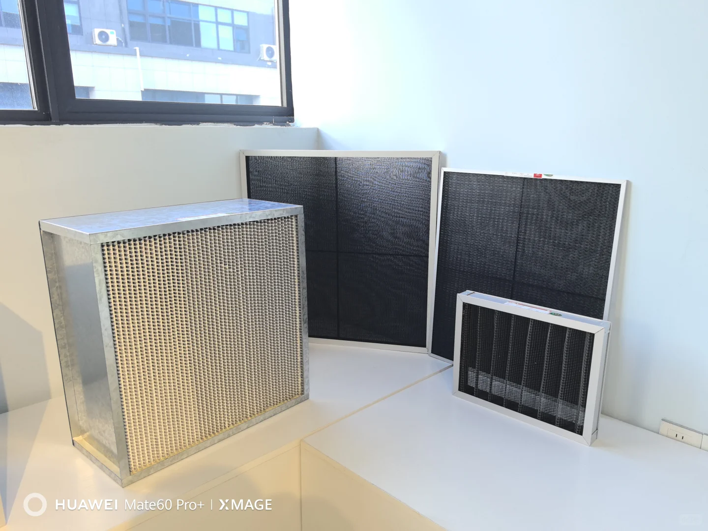 工厂空气过滤器与净化设备实拍