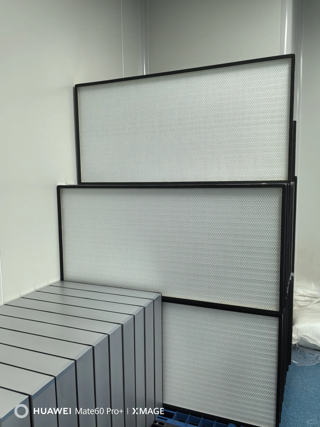 工厂空气过滤器与净化设备实拍