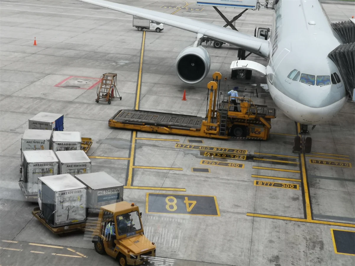 迪拜空运清关卡壳，普通货代3天，道隆5小时