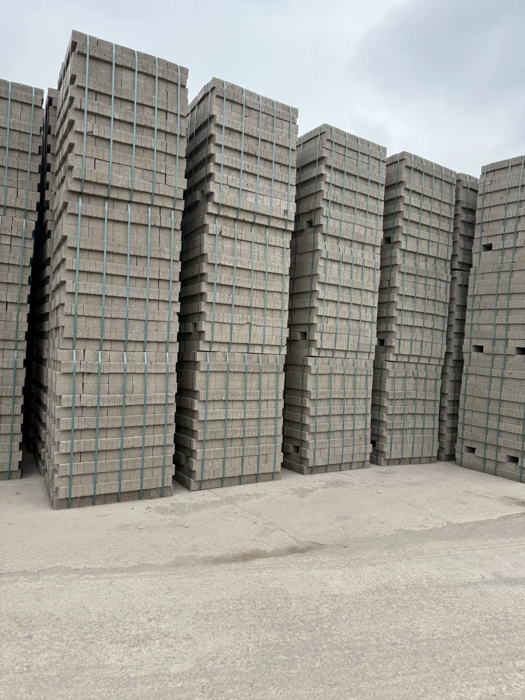 水泥砖源头厂家，珠三角地区都可以送