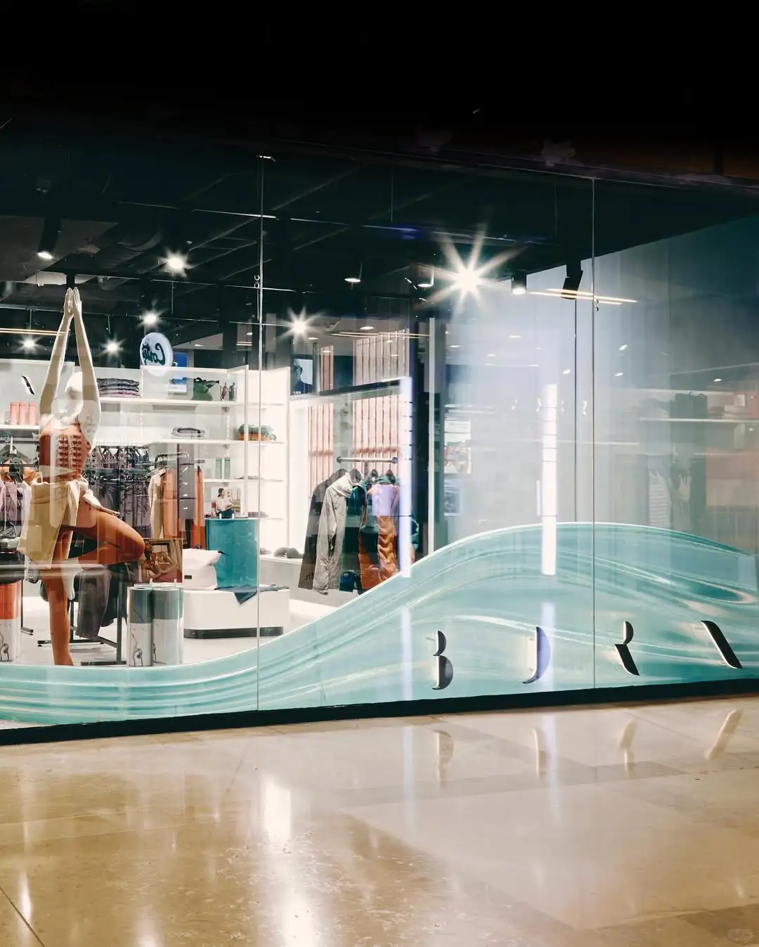 Born海浪装置：3D打印重塑橱窗美学