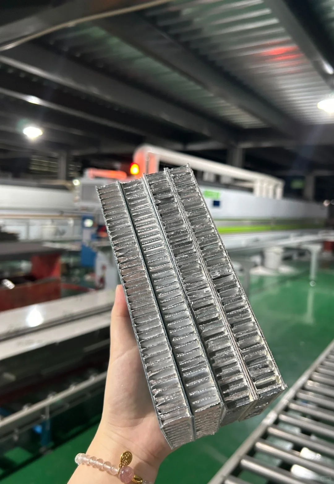 西北最大的蜂窝板工厂