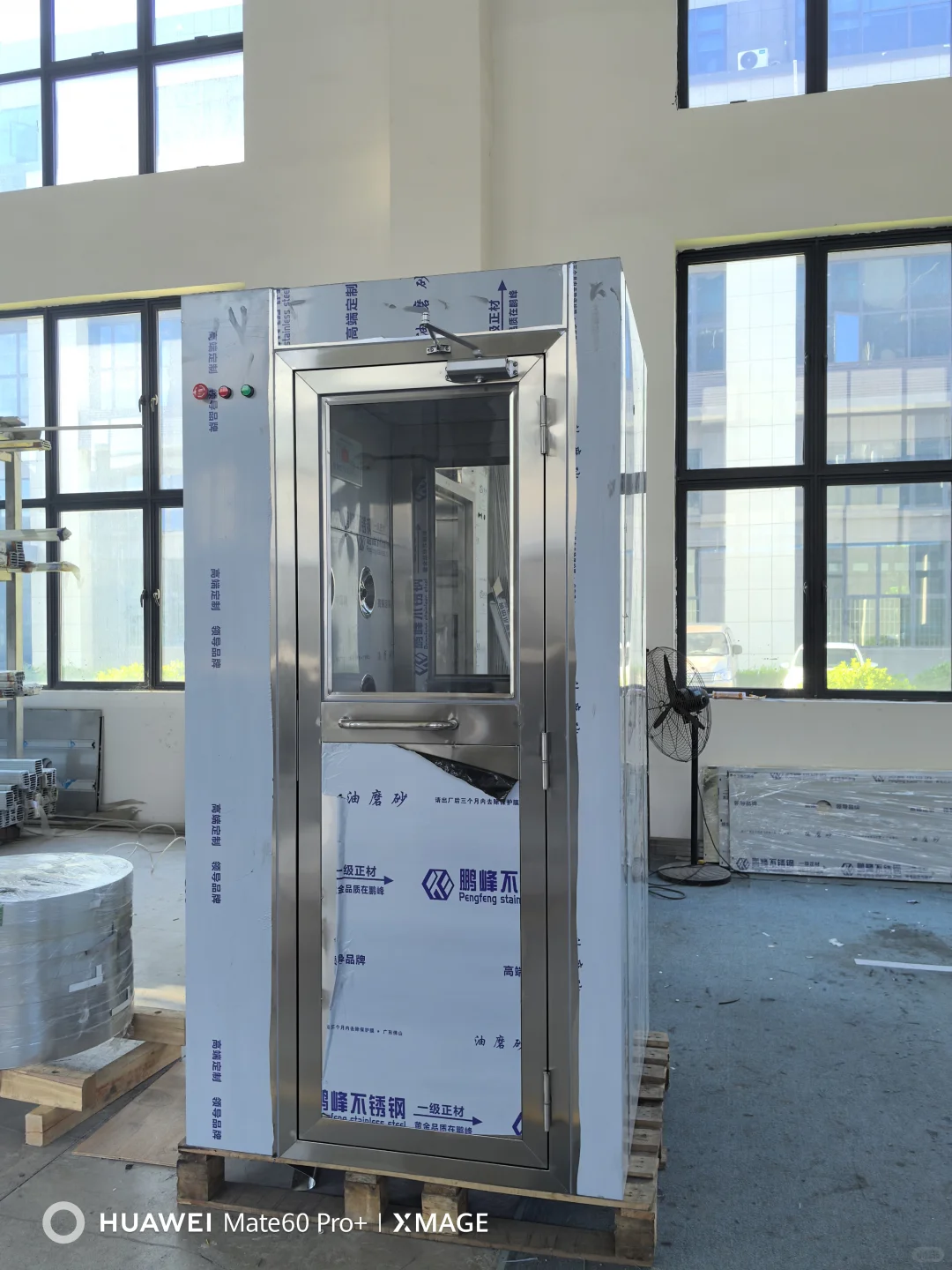 工厂空气过滤器与净化设备实拍