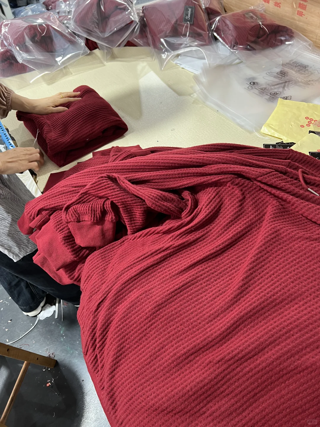 这是一家可1件打样,小批量定制的服装工厂