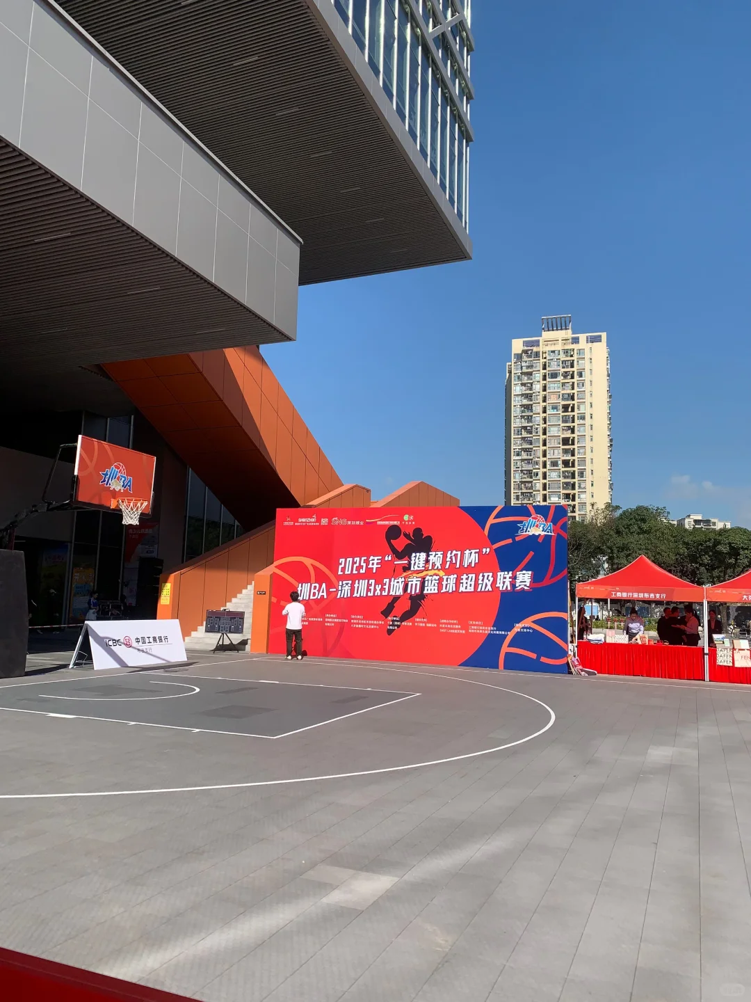 布吉街道圳BA篮球赛热力开场