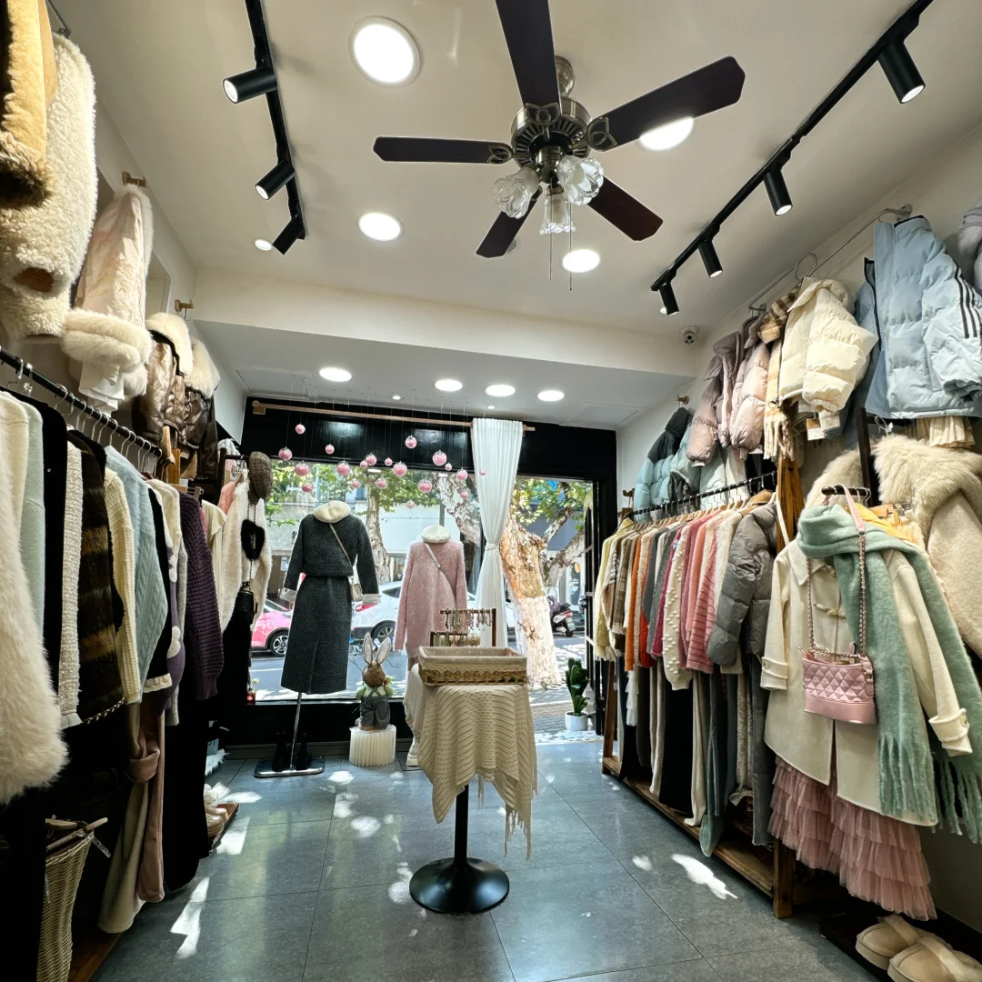 2w多开了个女装店