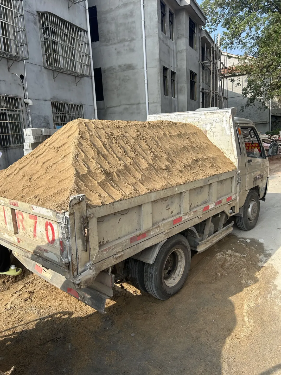 黄沙水泥大小砖批发零售