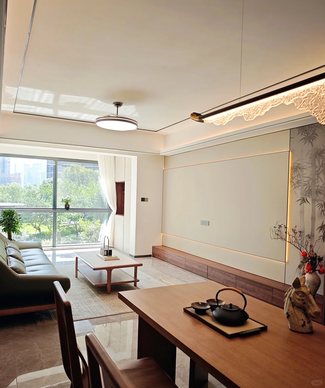 推拉窗封阳台好处多！通风面大、防雨水倒灌，