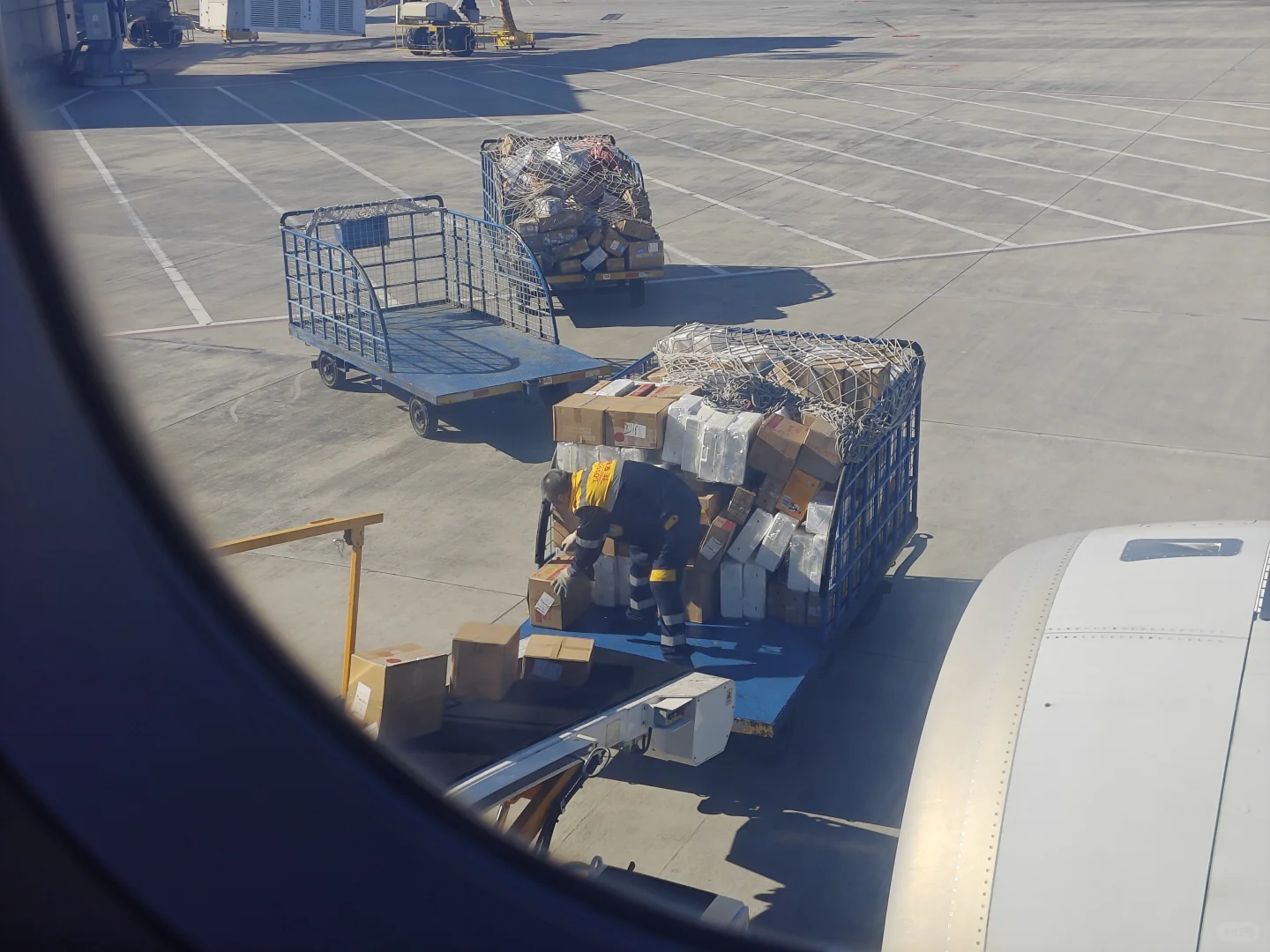 客机原来也在送快递